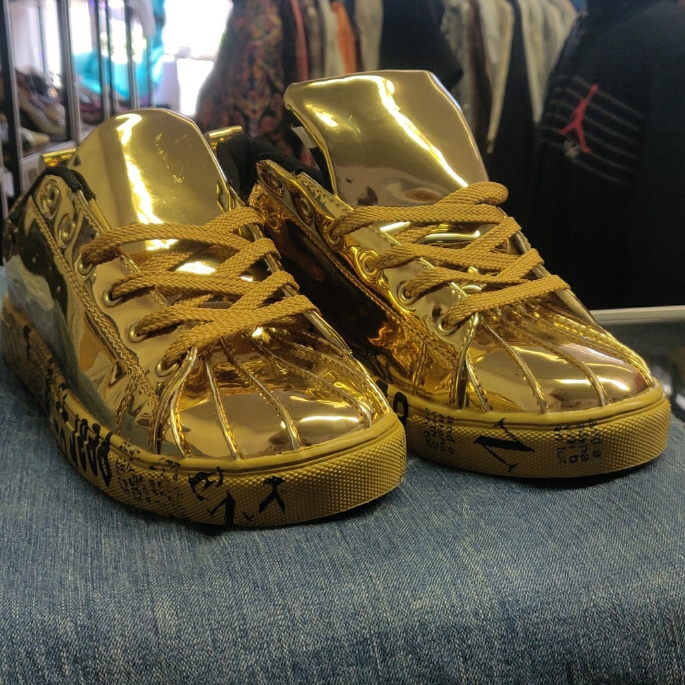 Sneakers - Picture 2 of 3